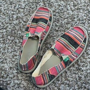 Women’s multicolor Sanuks